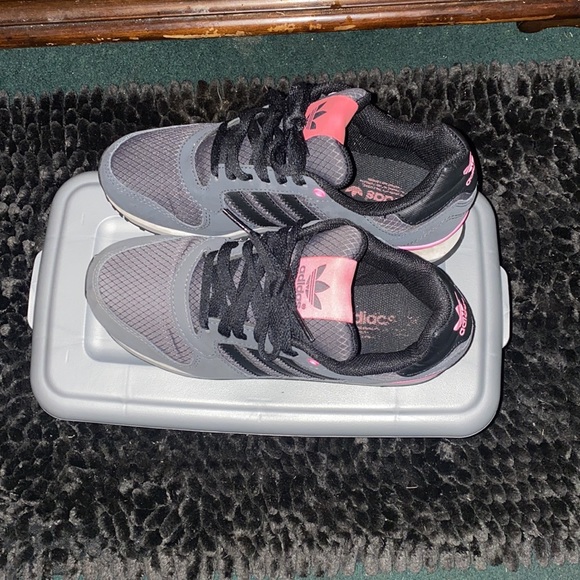 Sneakers - Picture 2 of 5